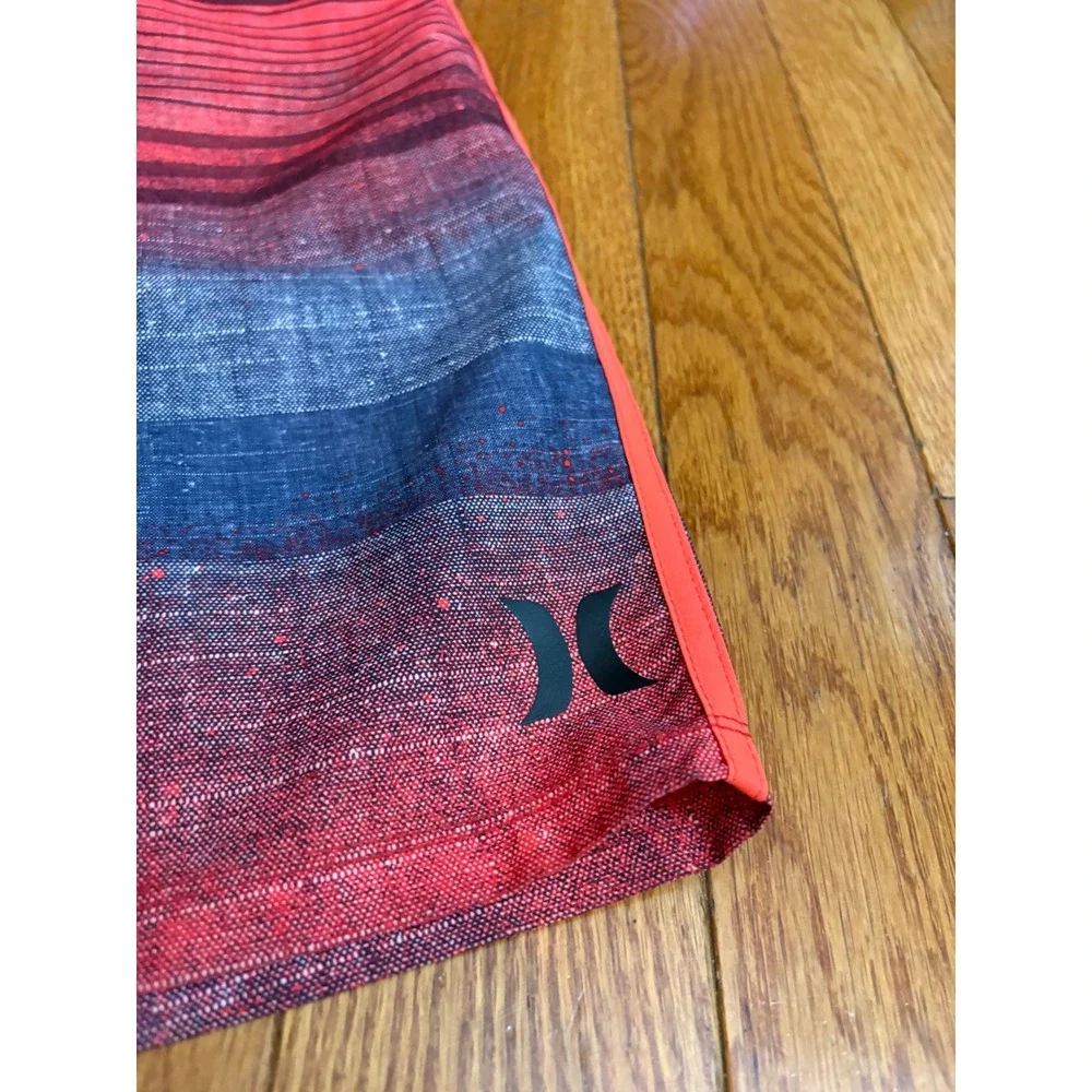Hurley Boys Red Blue Ombre Striped Board Shorts Swim Trunks Size 30